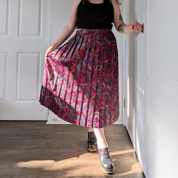 Vintage Pleated Midi Skirt - Picture 2 of 5